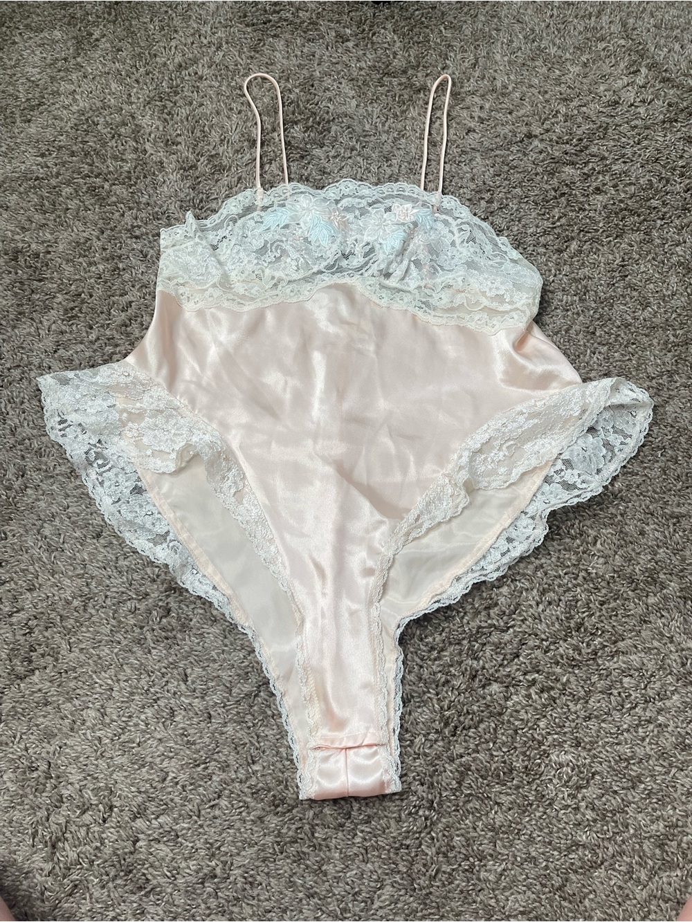 Vintage 90s Sara Beth Silk-Look Lace Trim Bodysuit in Blush Pink Large
